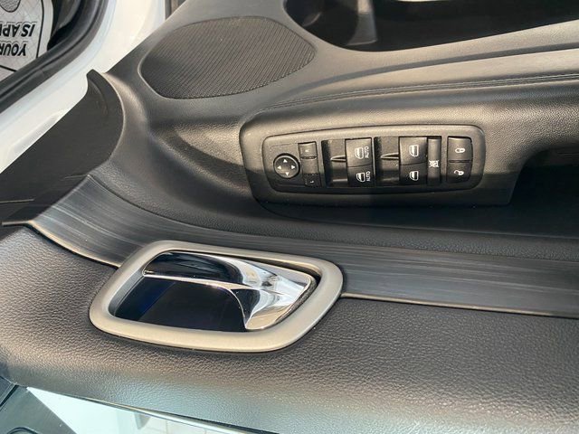 Used 2020 Jeep Grand Cherokee Laredo image 16