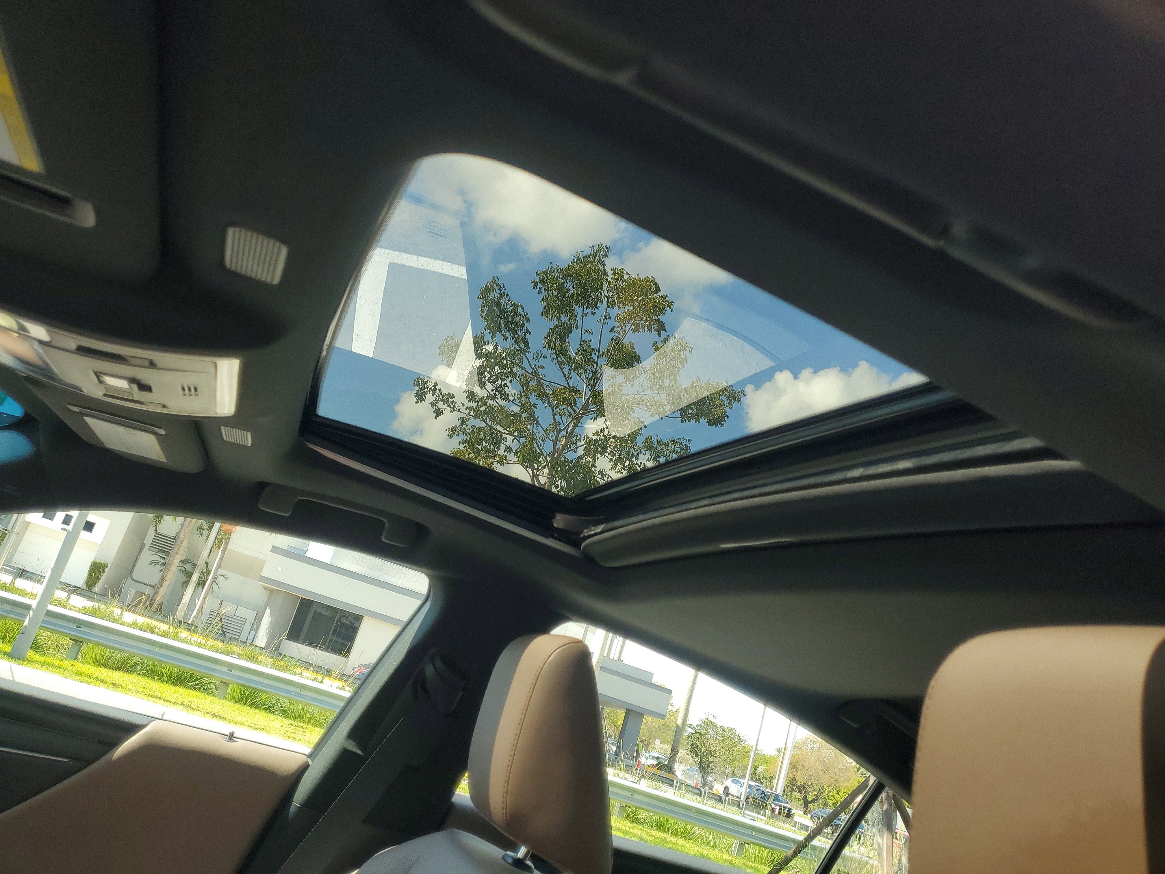 Used 2023 Lexus ES 300h w/ Premium Package image 18