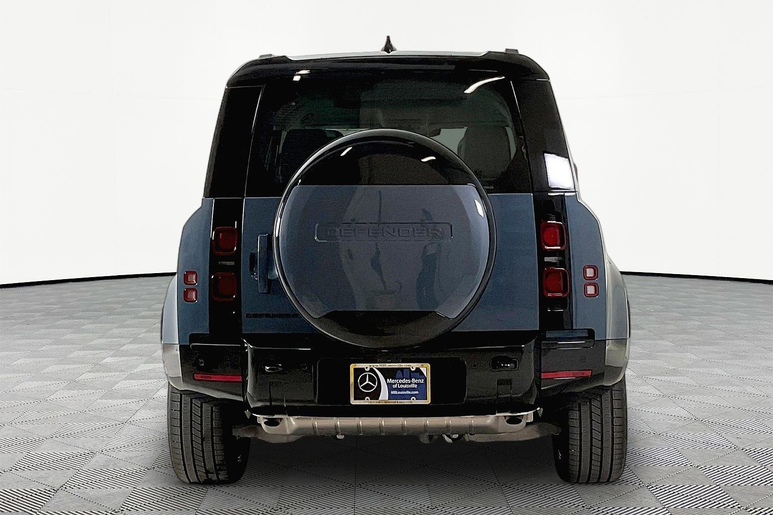 Used 2025 Land Rover Defender 110 X-Dynamic SE image 5