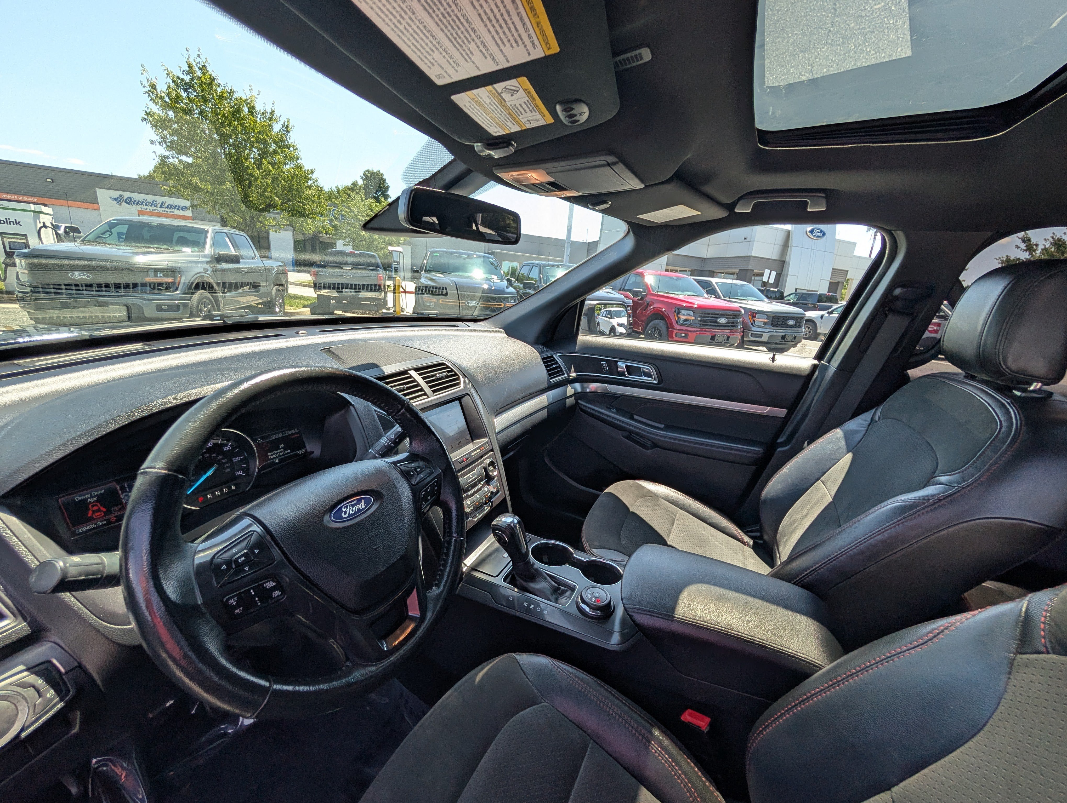 Certified 2018 Ford Explorer XLT w/ Equipment Group 202A AWD/4WD image 17