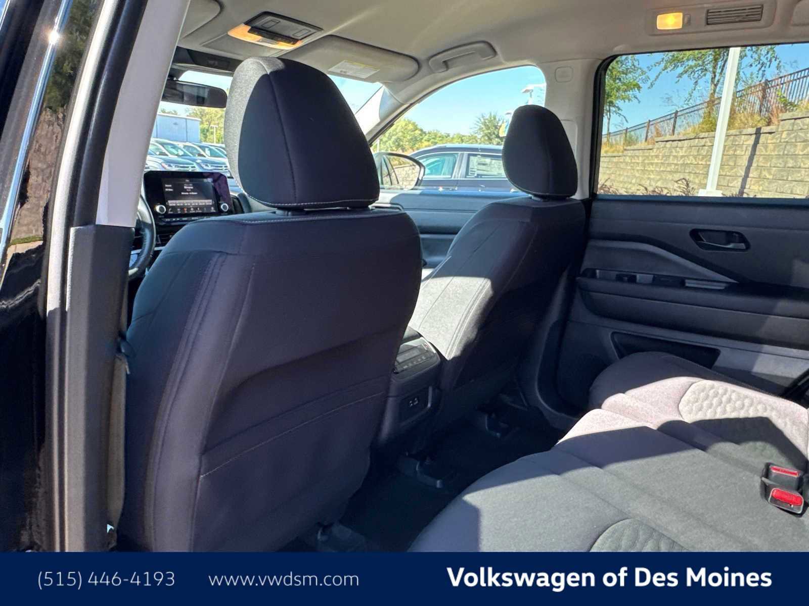 Used 2025 Nissan Pathfinder SV image 13