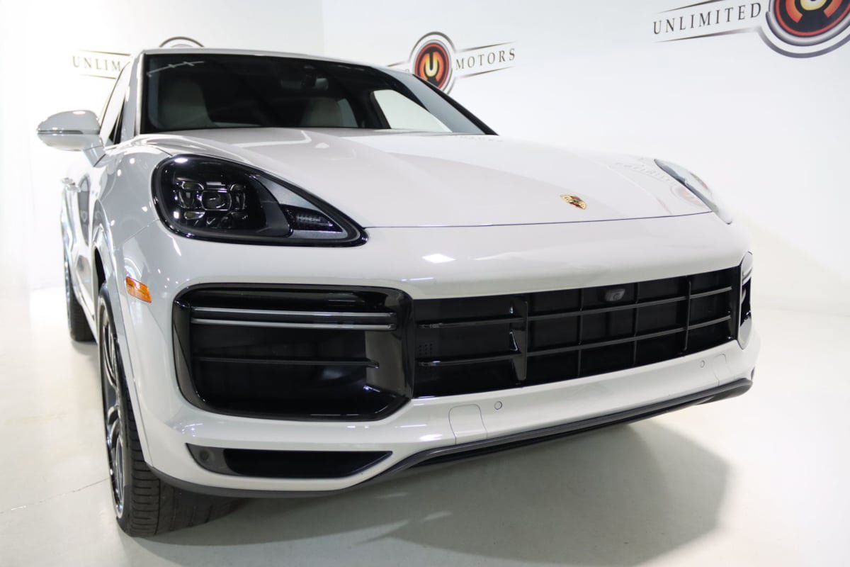 Used 2020 Porsche Cayenne Turbo AWD/4WD image 36