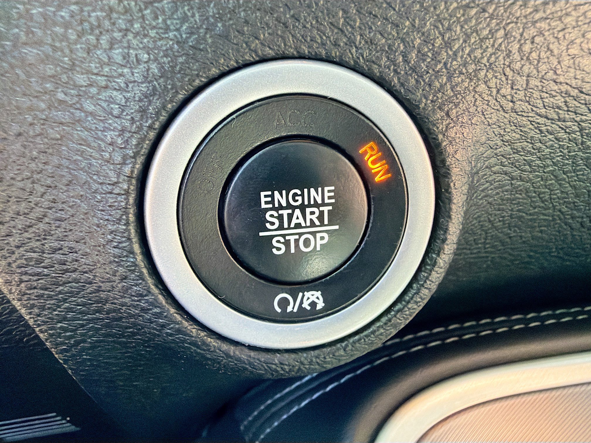 Used 2019 Dodge Challenger SXT image 34