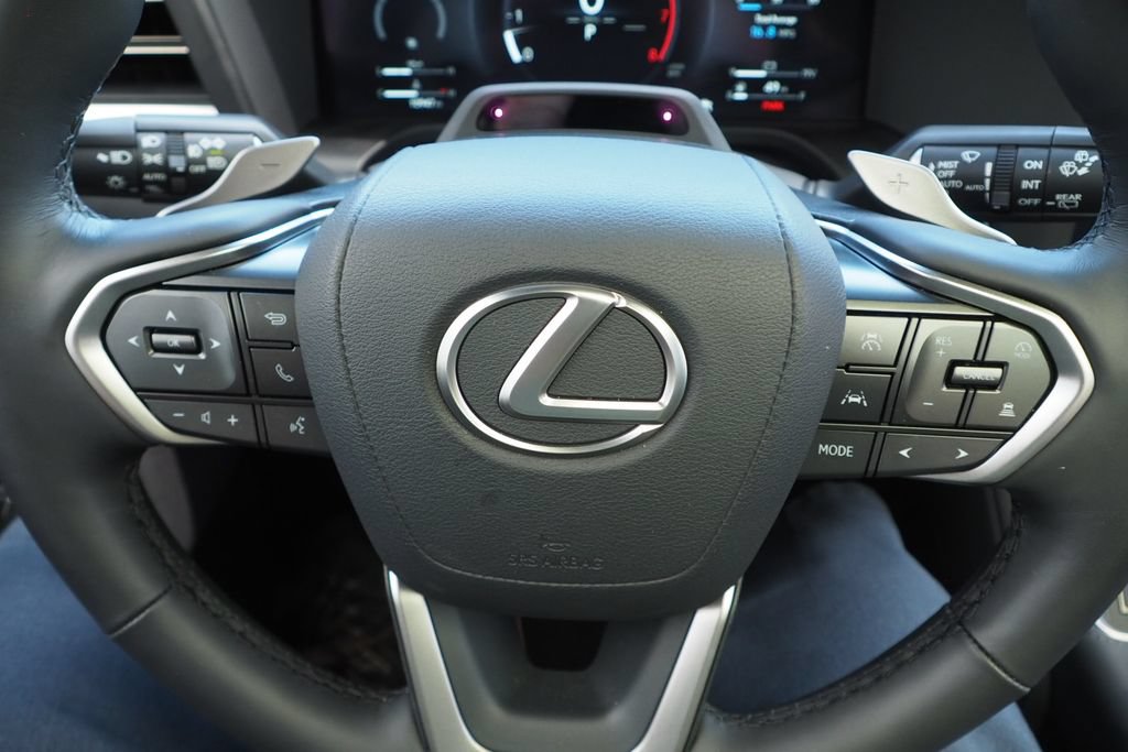 Used 2025 Lexus GX 550 w/ Accessory Package (31) AWD/4WD image 34