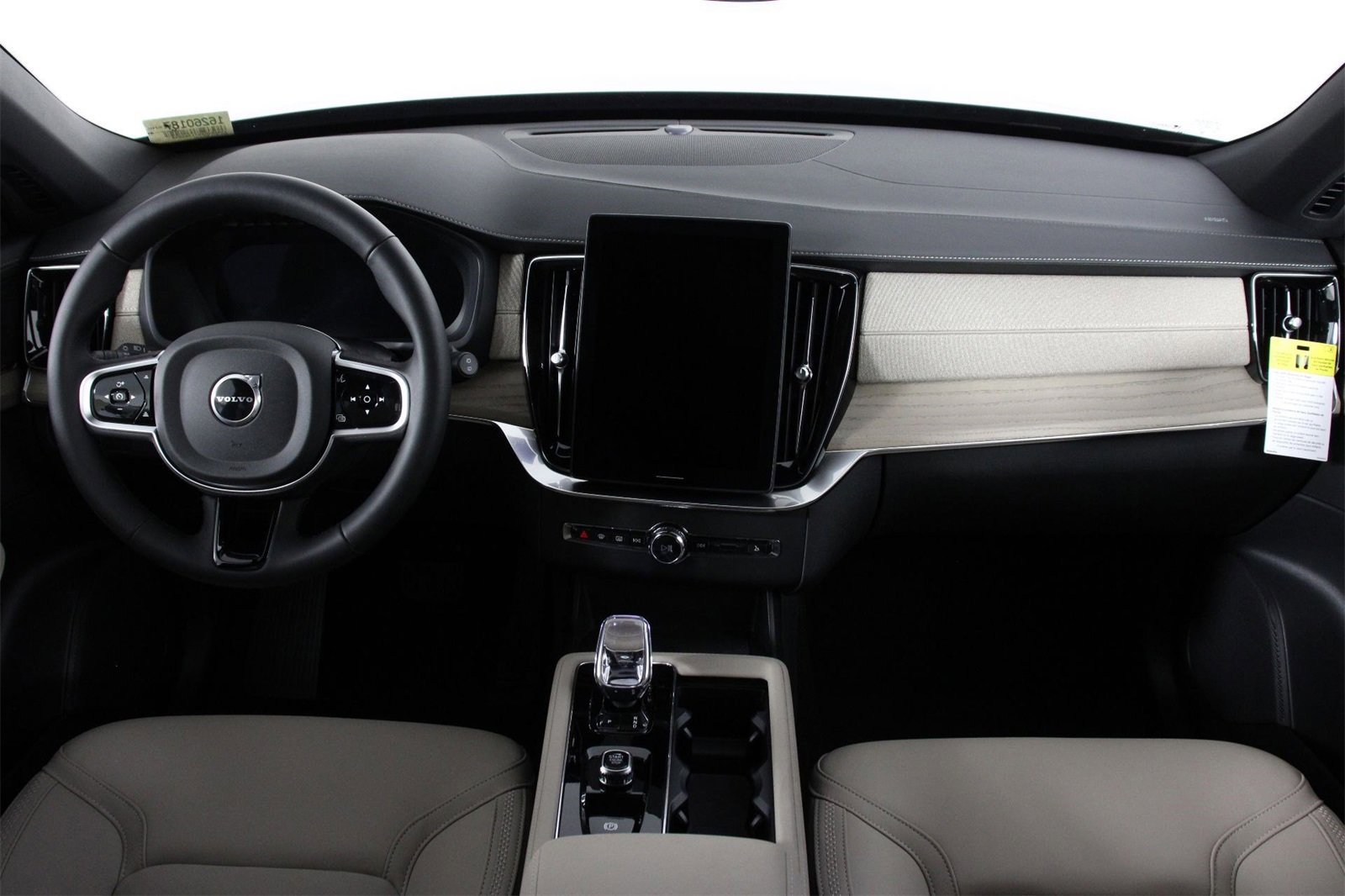 New 2026 Volvo XC90 B6 Plus w/ Protection Package image 5