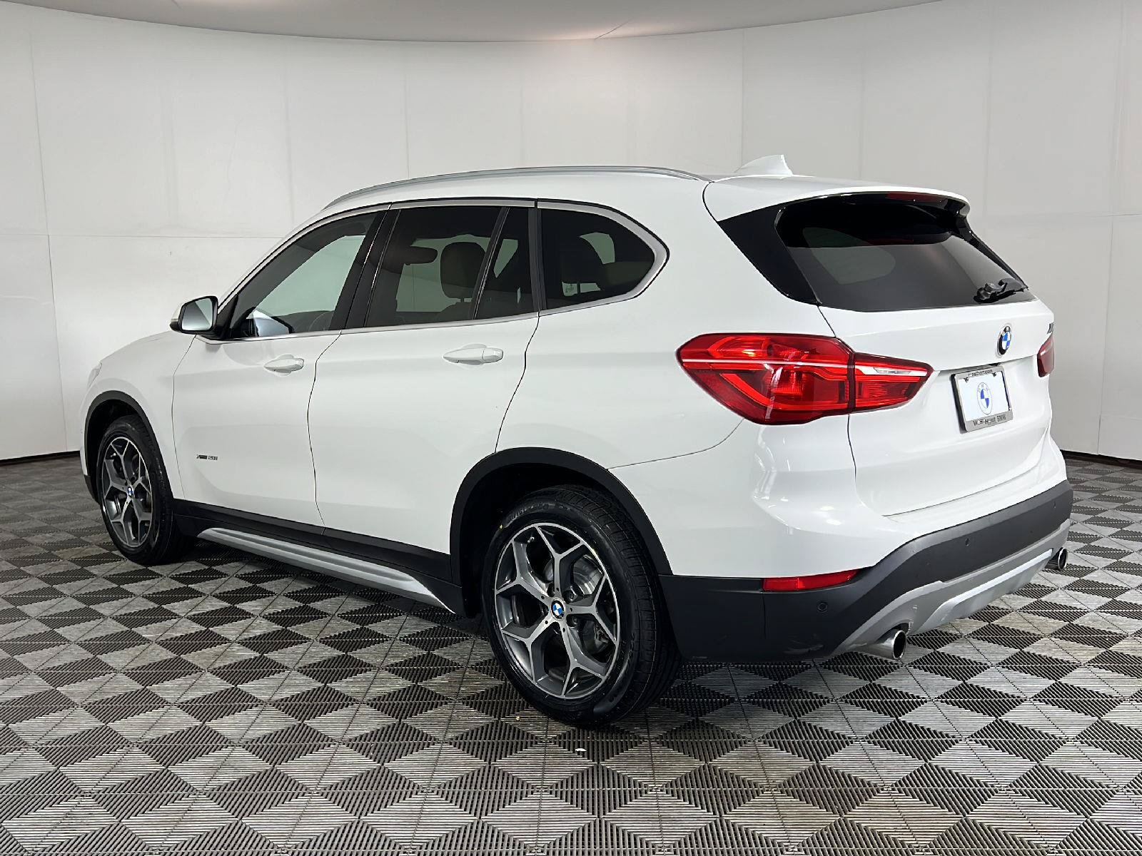 Used 2018 BMW X1 xDrive28i AWD/4WD image 9