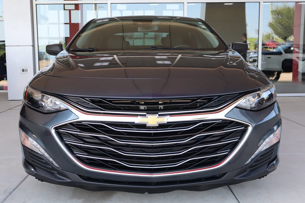 Used 2019 Chevrolet Malibu LT w/ Leather Package FWD image 2
