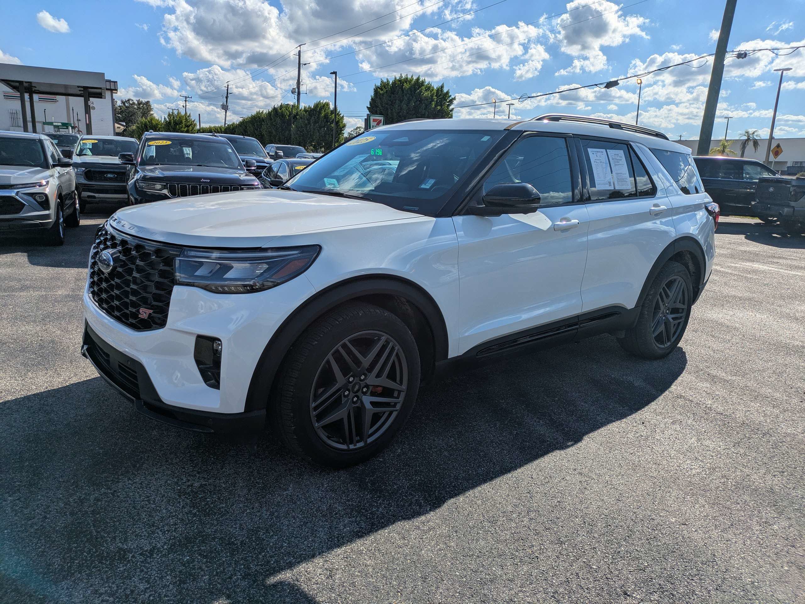 Used 2025 Ford Explorer ST AWD/4WD image 6