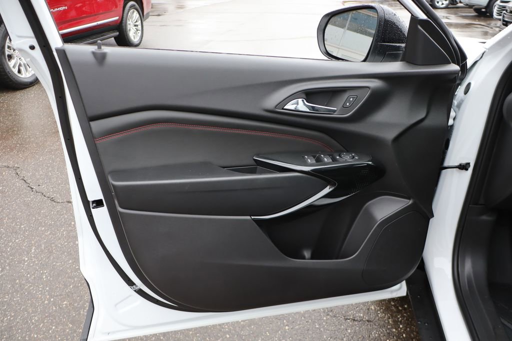 New 2026 Chevrolet Trax RS w/ Sunroof Package image 7