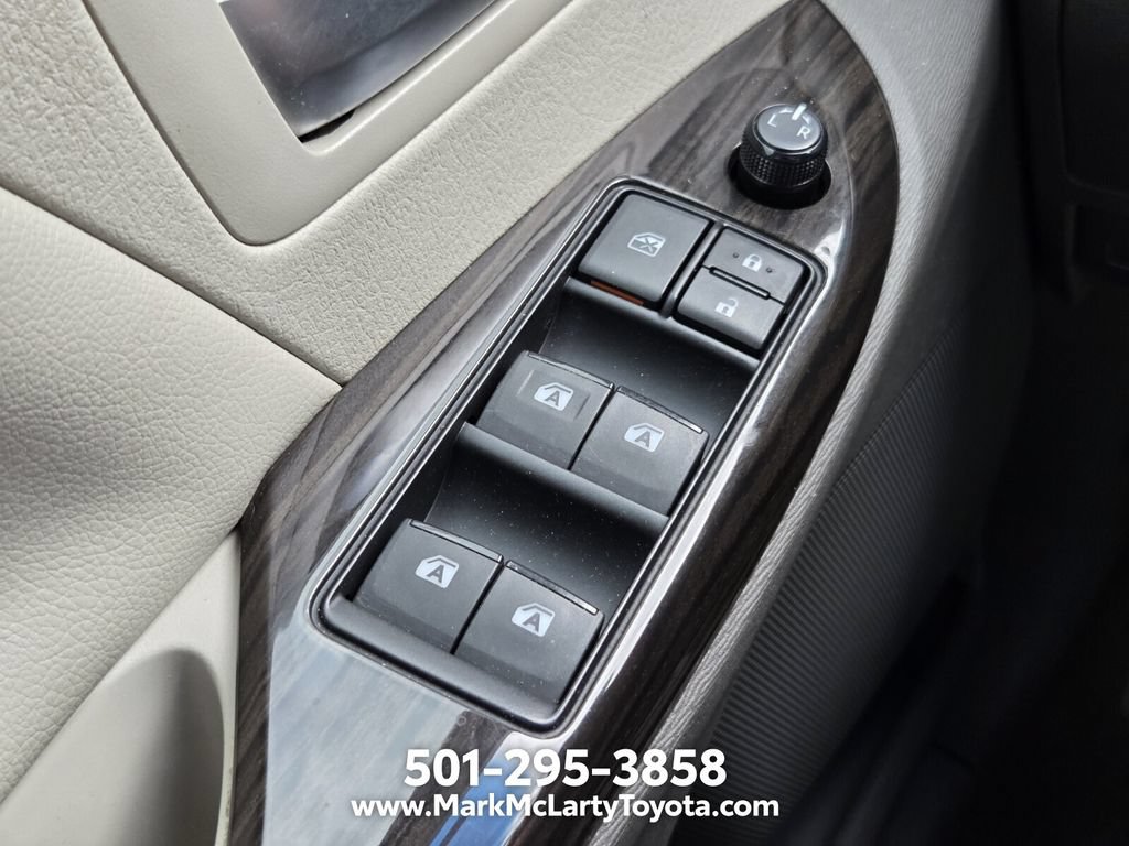 Used 2016 Toyota Sienna XLE w/ XLE Navigation Package FWD image 25