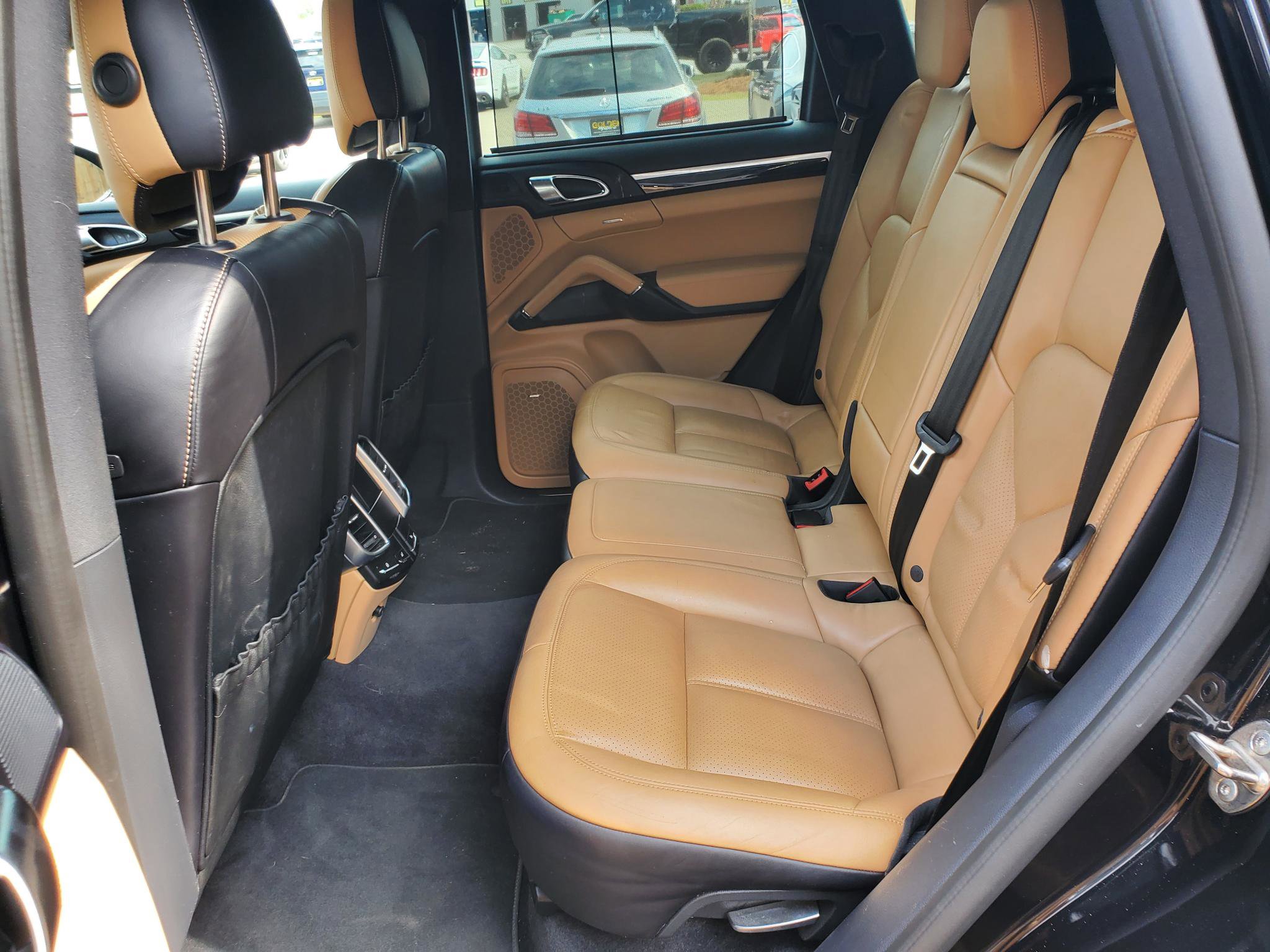 Used 2017 Porsche Cayenne S image 33