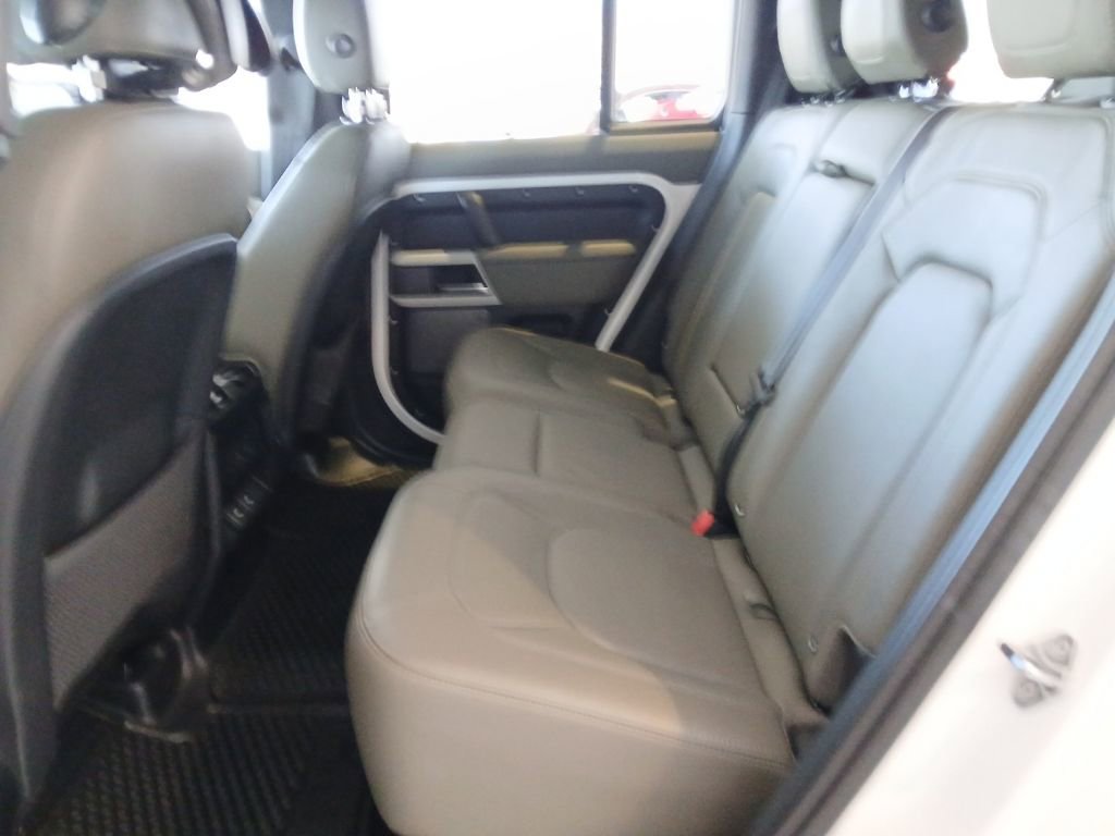 Used 2024 Land Rover Defender 110 S image 22