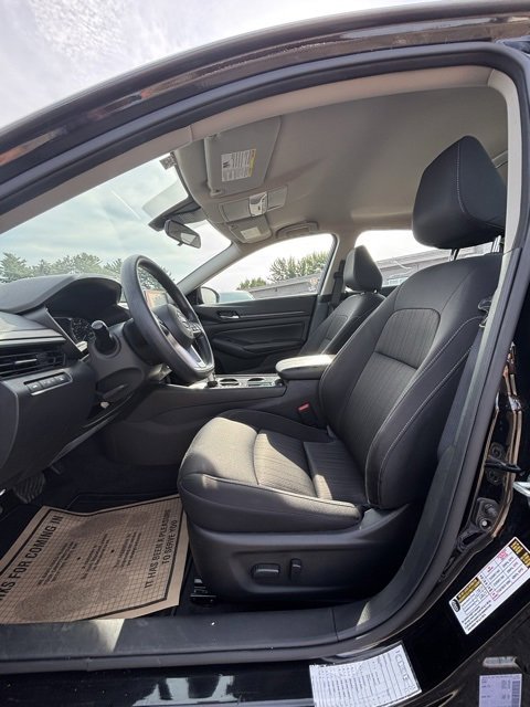 Used 2024 Nissan Altima 2.5 SV image 9