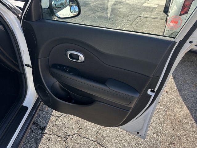 Used 2017 Kia Soul image 17