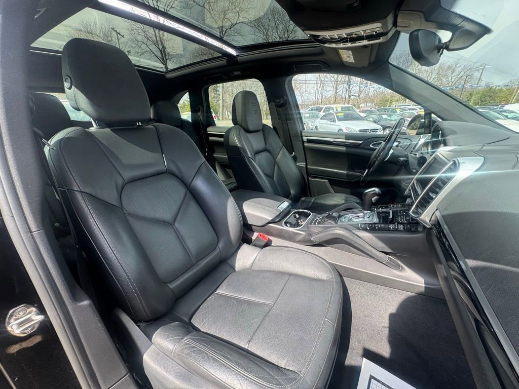 Used 2014 Porsche Cayenne Platinum Edition AWD/4WD image 21