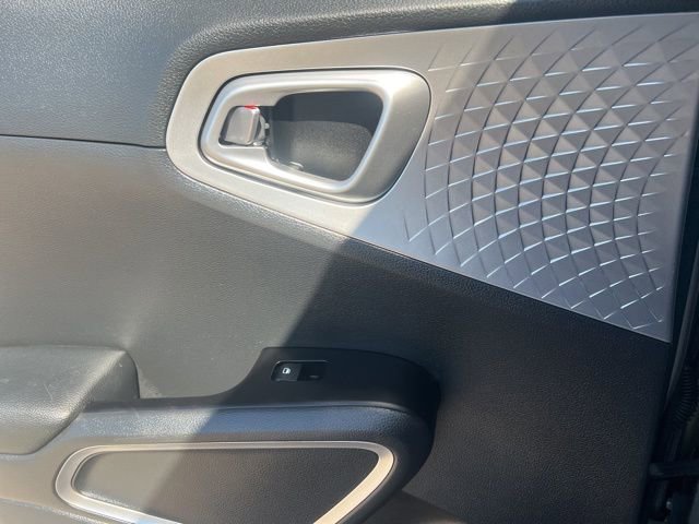 Used 2025 Kia Soul LX w/ LX Technology Package FWD image 25