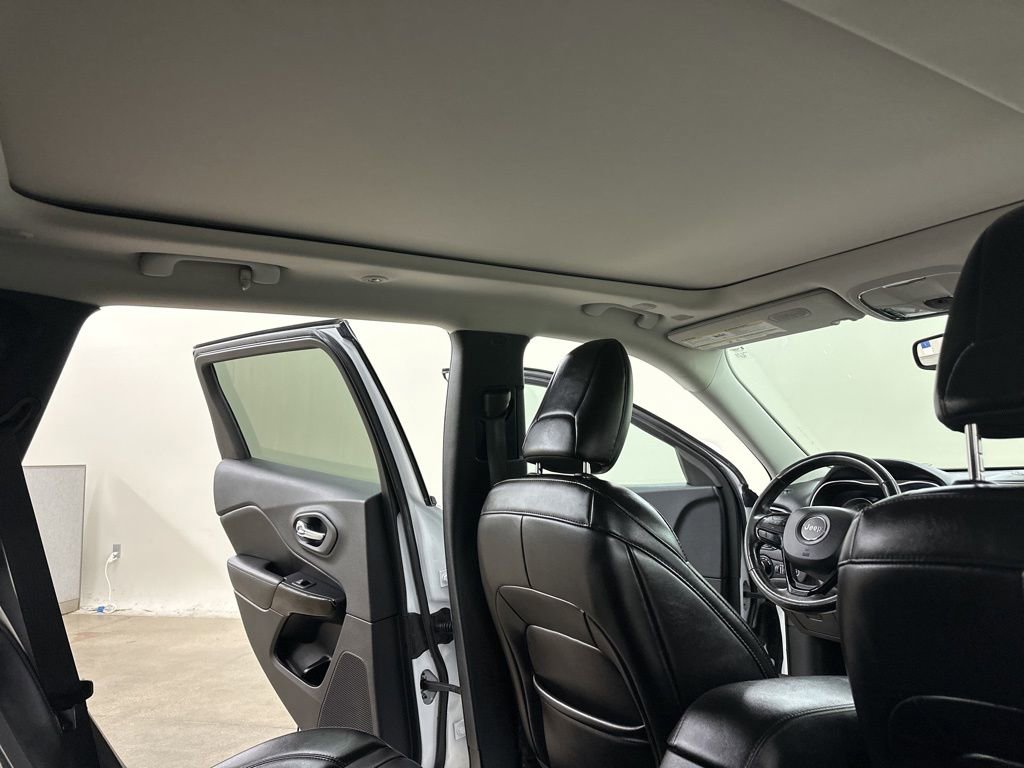 Used 2019 Jeep Cherokee Latitude Plus image 22