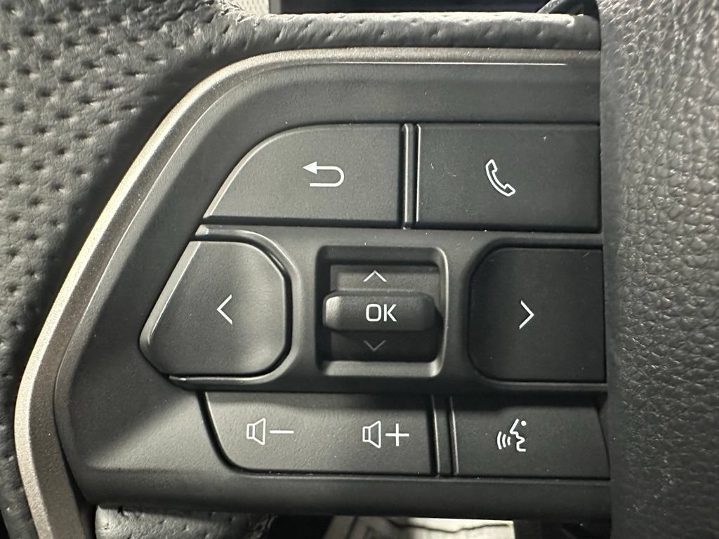Used 2025 Toyota Tundra Limited AWD/4WD image 19