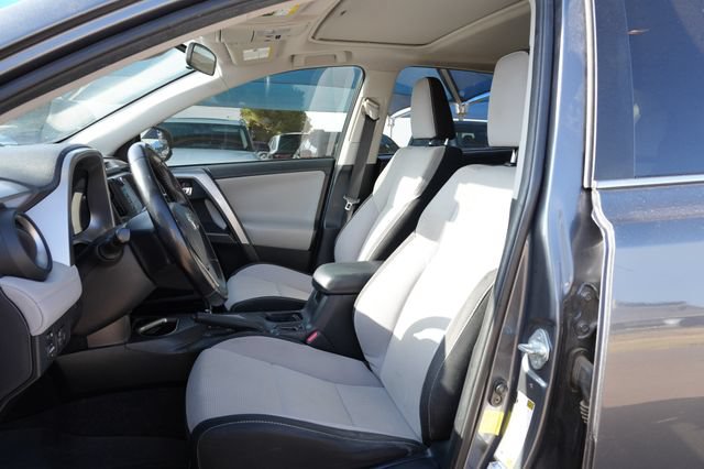 Used 2017 Toyota RAV4 XLE w/ Carpet Mat Package AWD/4WD image 9
