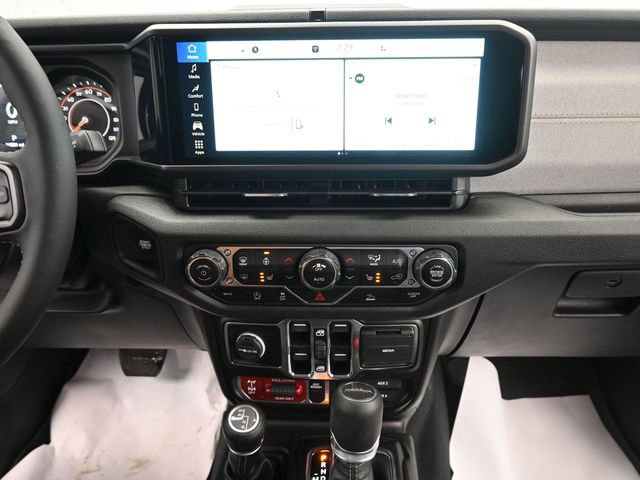 Used 2024 Jeep Gladiator Willys image 16