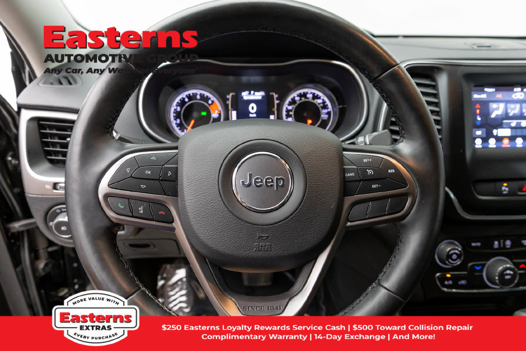 Used 2021 Jeep Cherokee Latitude Plus AWD/4WD image 11