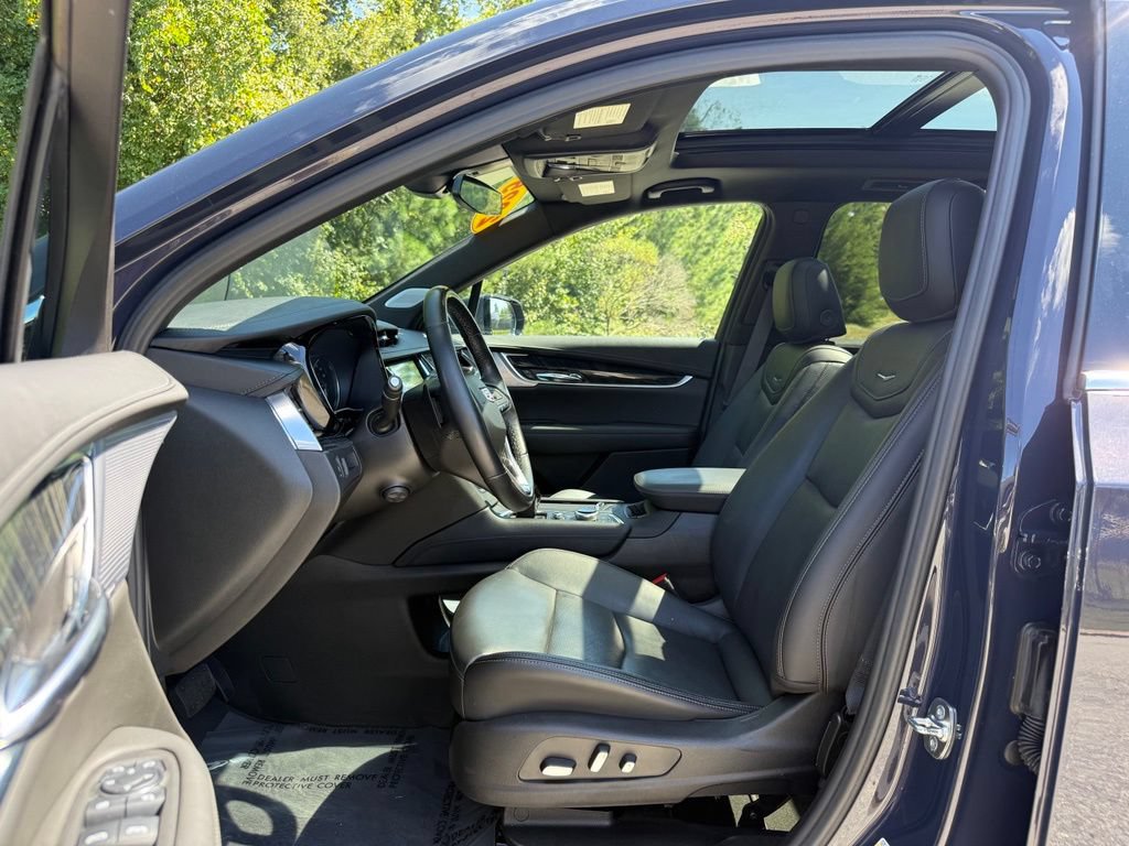 Certified 2025 Cadillac XT6 Premium Luxury FWD image 22