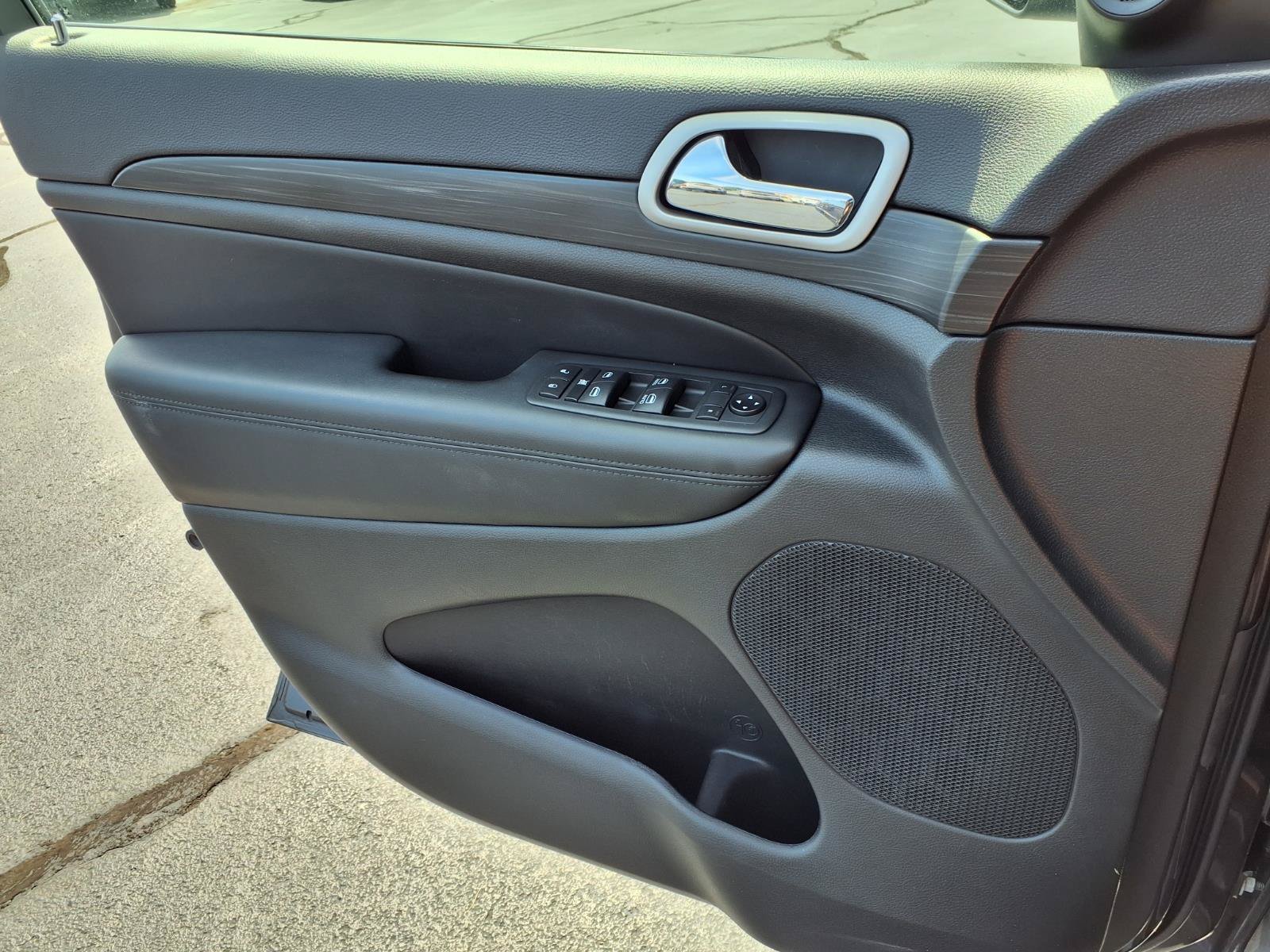 Used 2020 Jeep Grand Cherokee Altitude AWD/4WD image 19