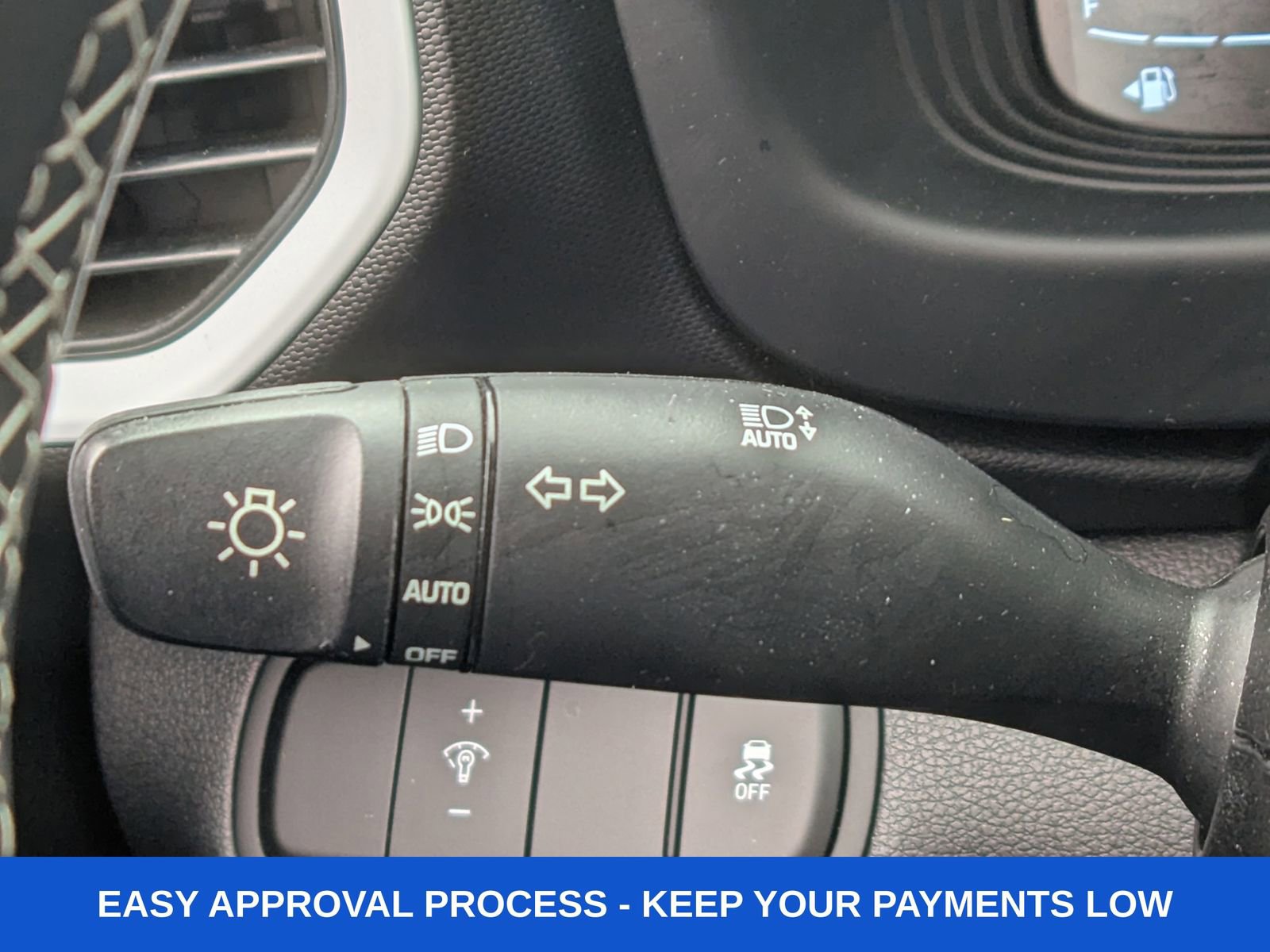 Used 2024 Hyundai Venue Limited image 38