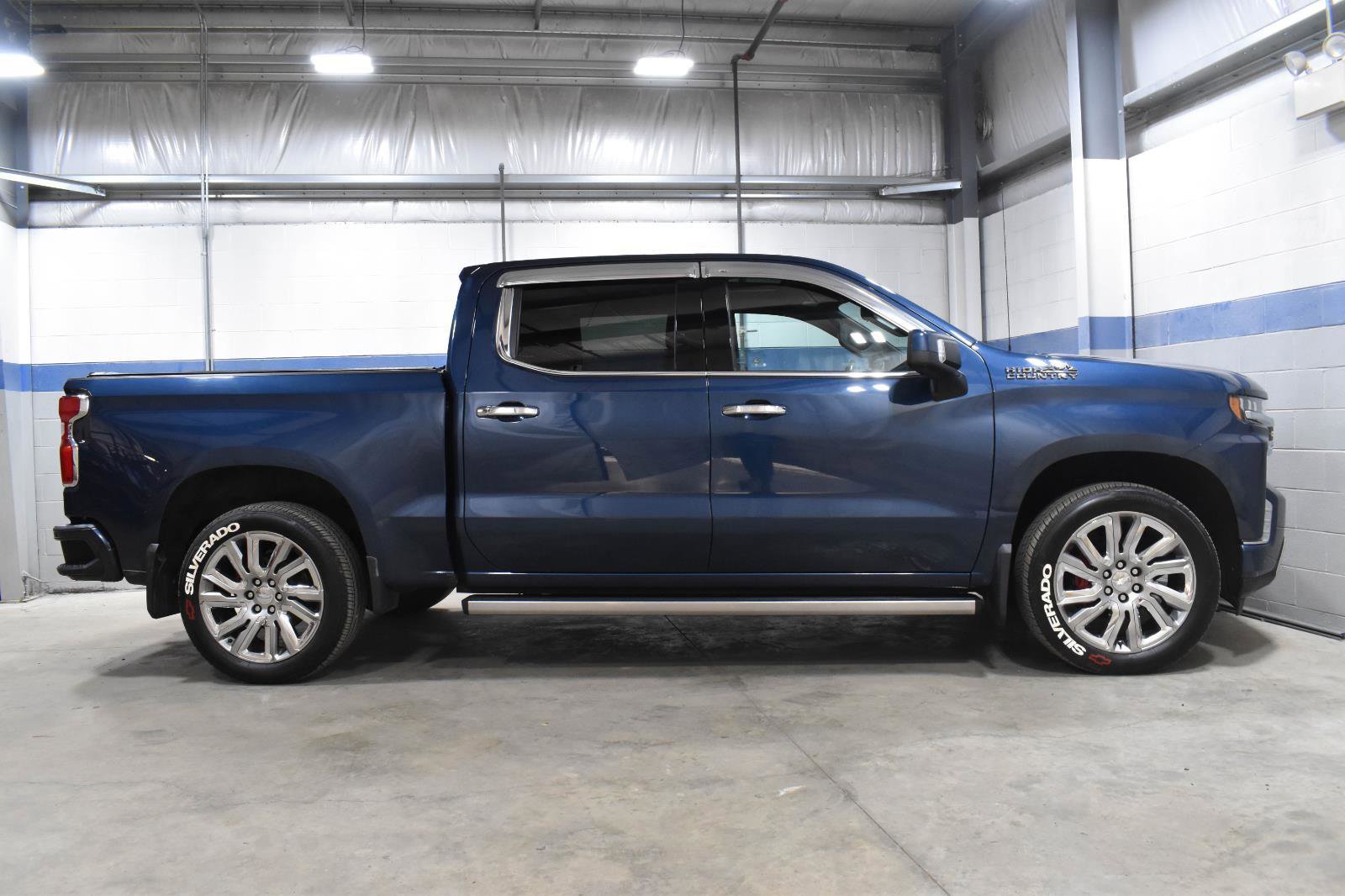 Used 2019 Chevrolet Silverado 1500 High Country w/ High Country Premium Package AWD/4WD image 26