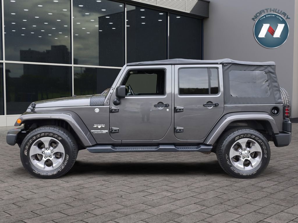 Used 2018 Jeep Wrangler Unlimited Sahara w/ Connectivity Group AWD/4WD image 2