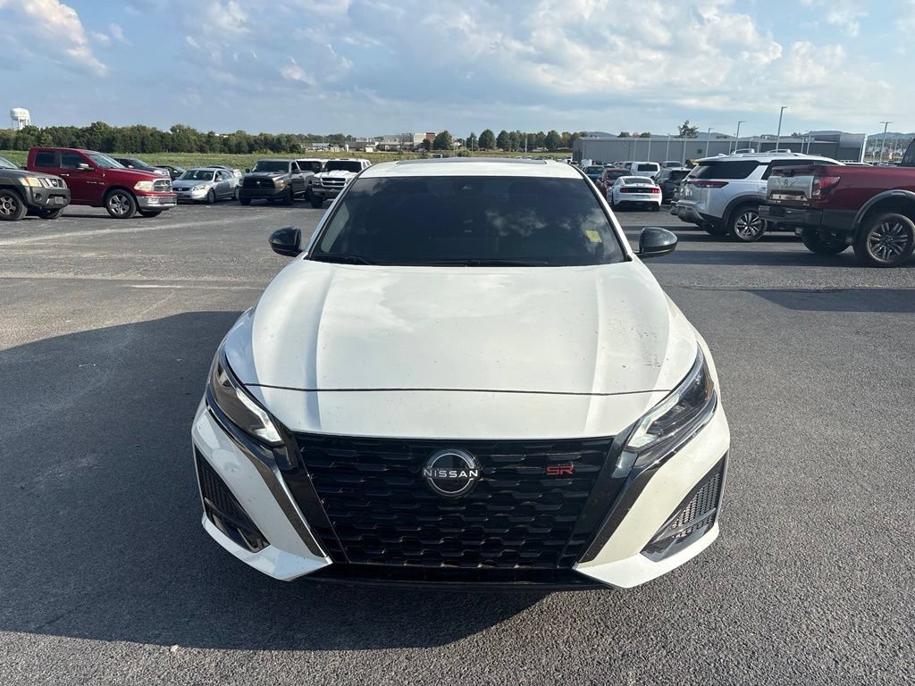 Used 2024 Nissan Altima 2.5 SR w/ SR Premium Package FWD image 9