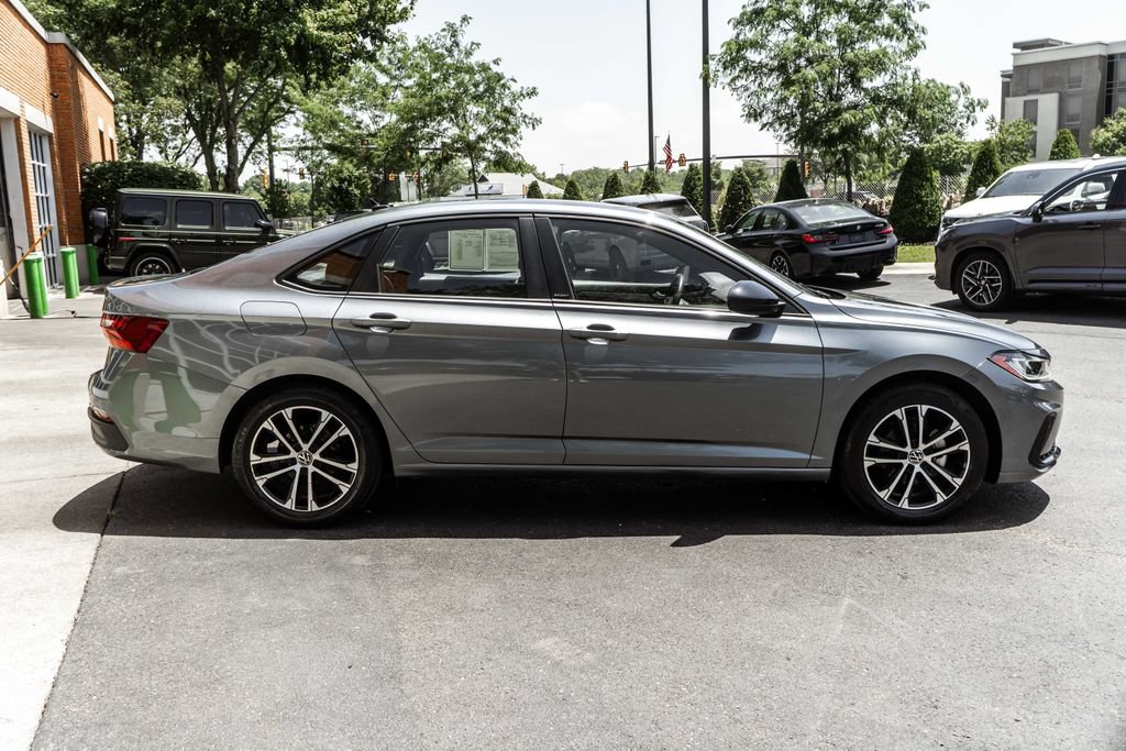 Used 2025 Volkswagen Jetta Sport FWD image 3