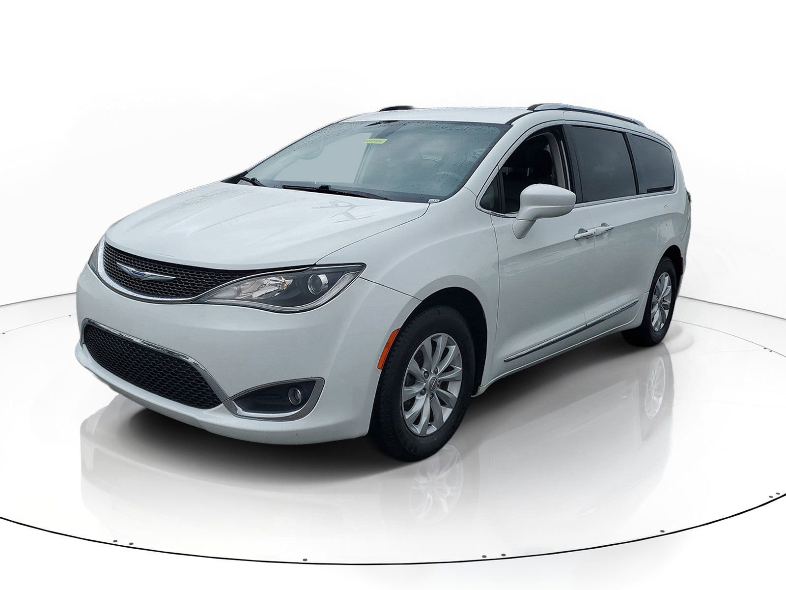 Used 2019 Chrysler Pacifica Touring-L FWD image 2