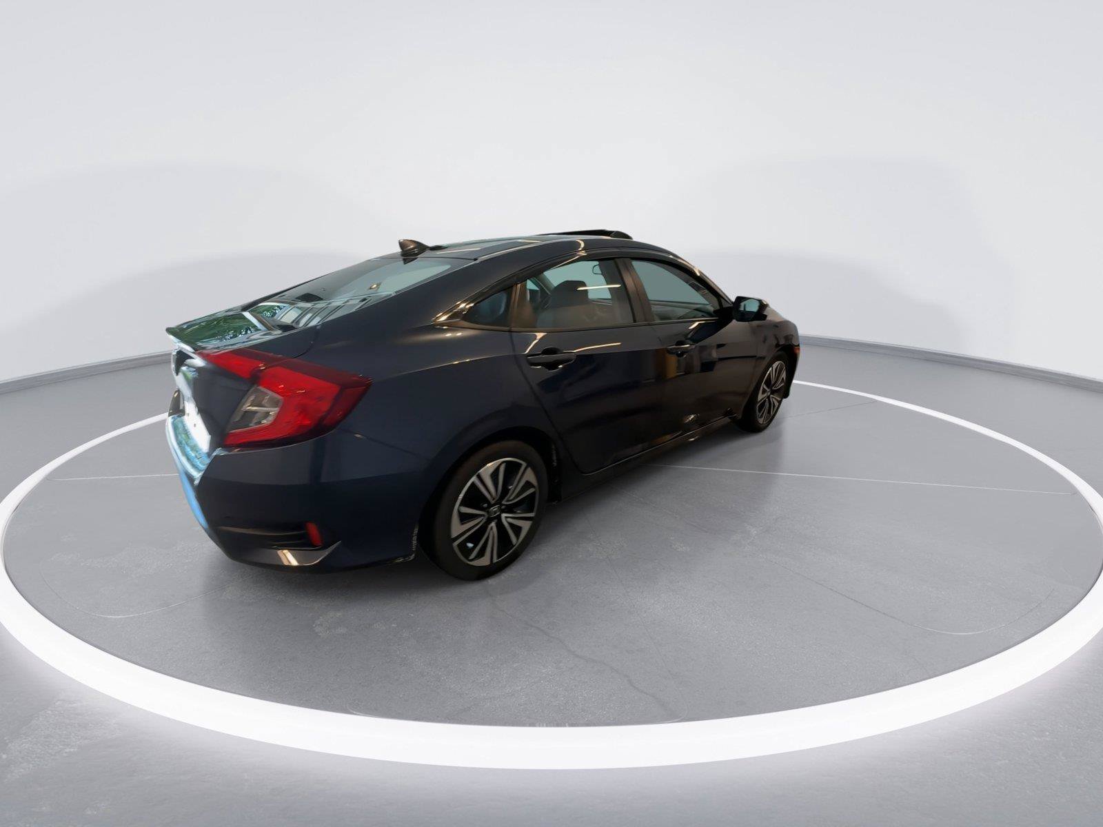 Used 2018 Honda Civic EX-L image 7