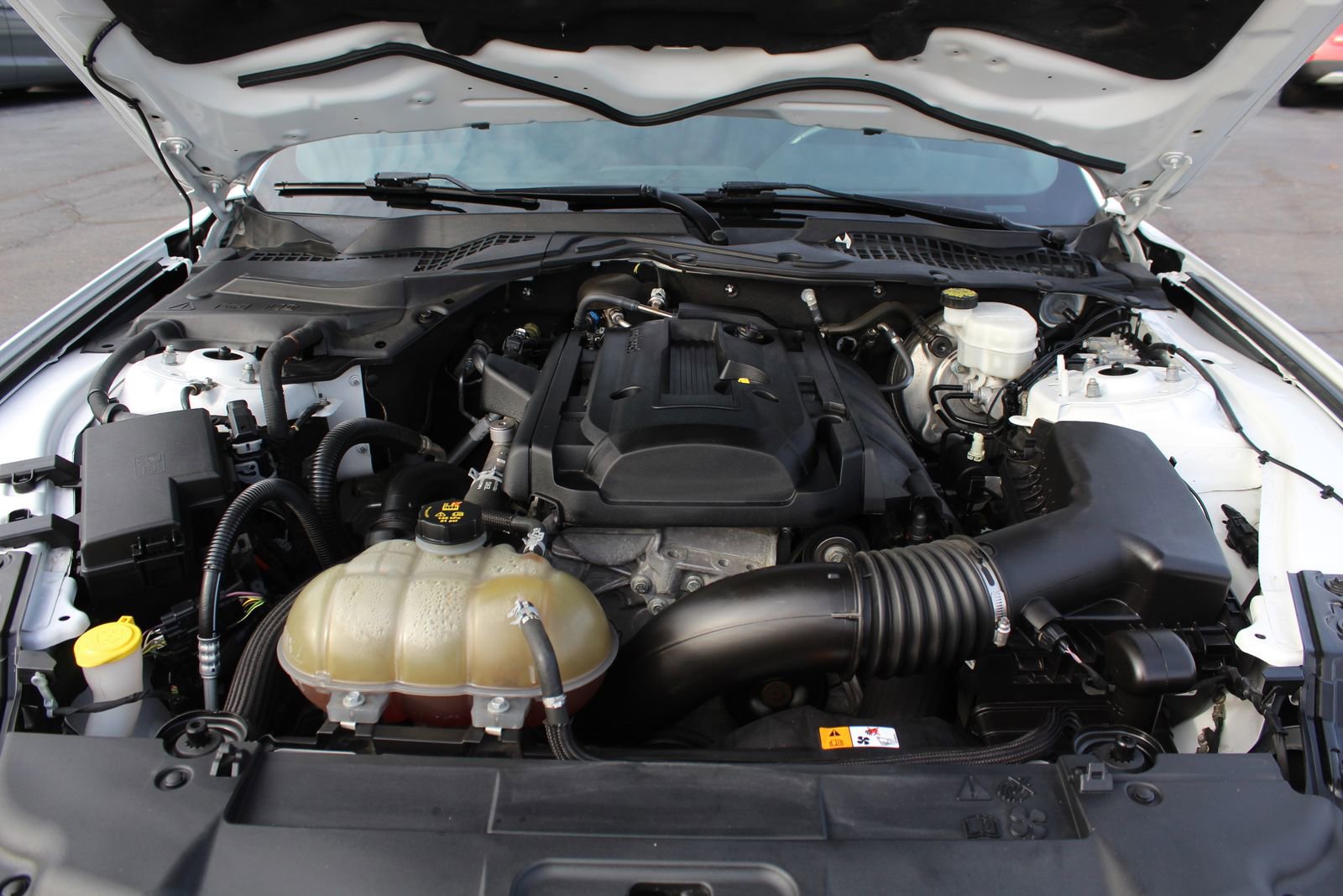 Used 2018 Ford Mustang EcoBoost image 18