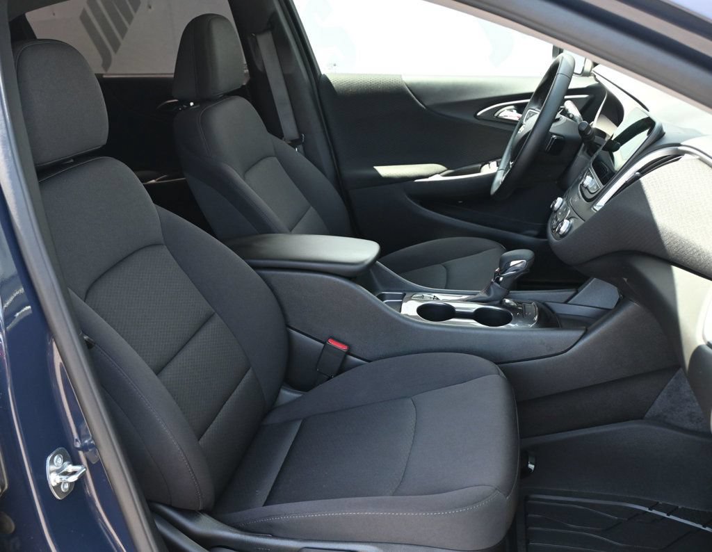 Used 2025 Chevrolet Malibu RS FWD image 16