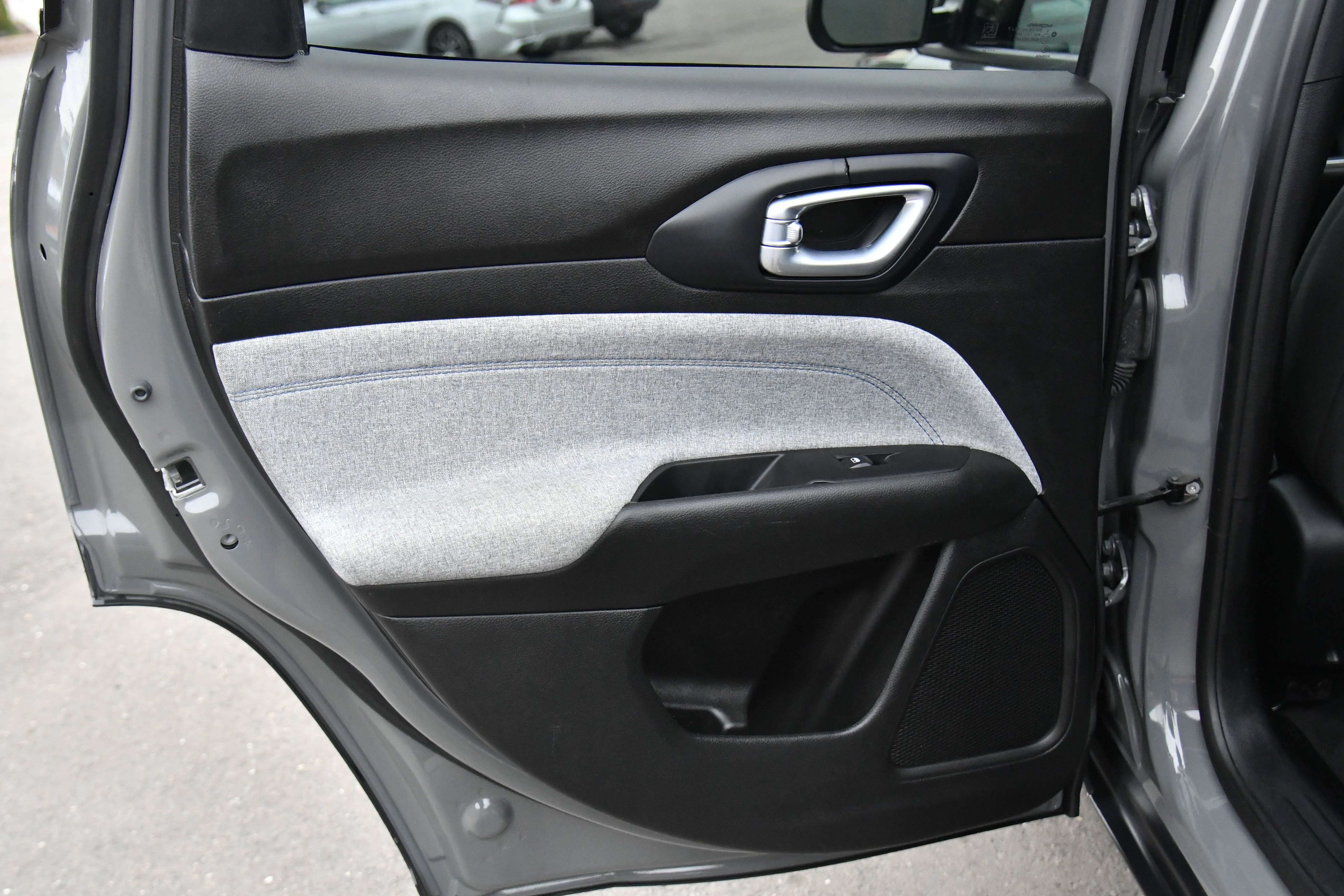 Used 2023 Jeep Compass Sport image 36