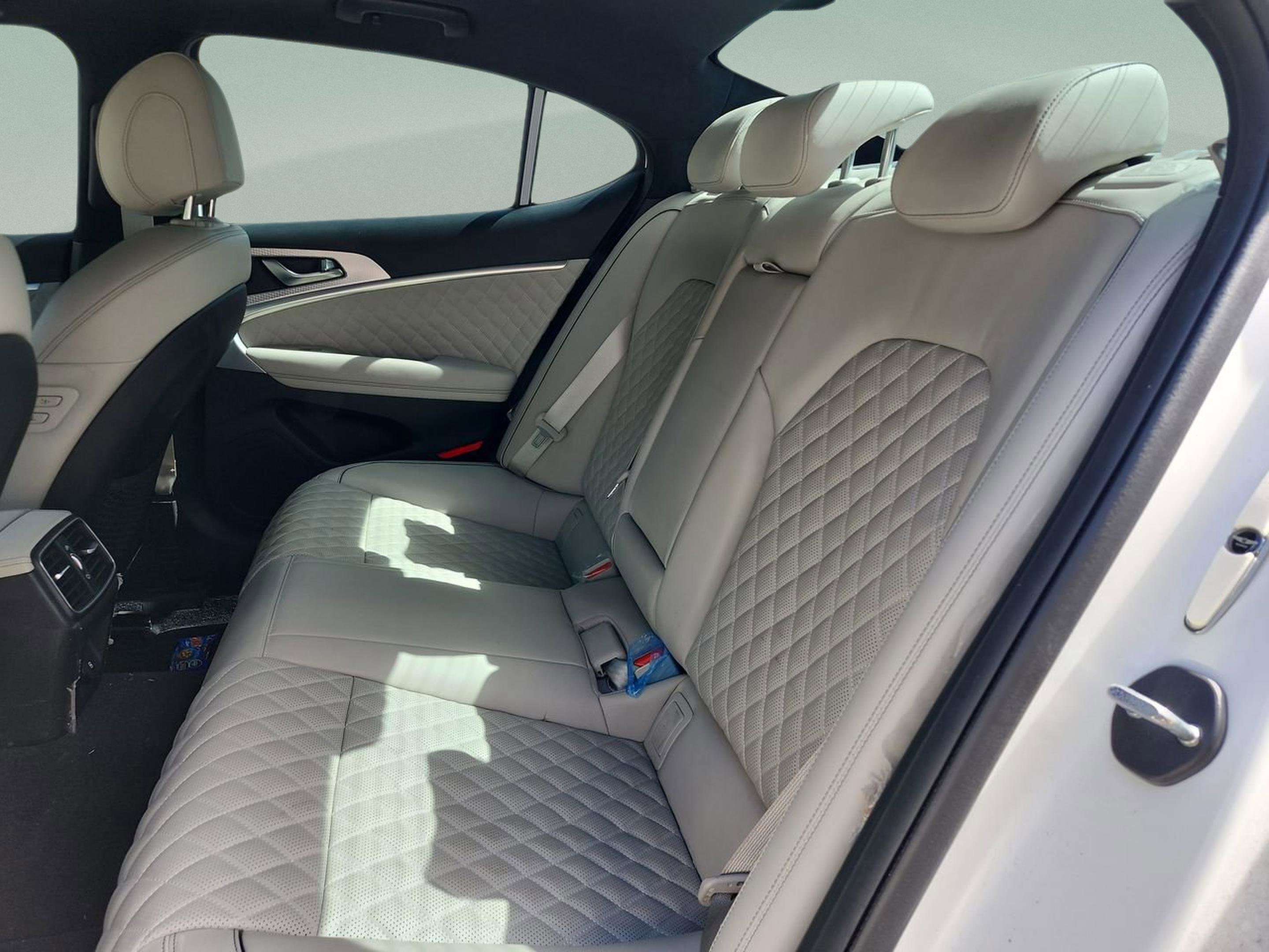 Used 2023 Genesis G70 3.3T w/ Sport Prestige Package image 17