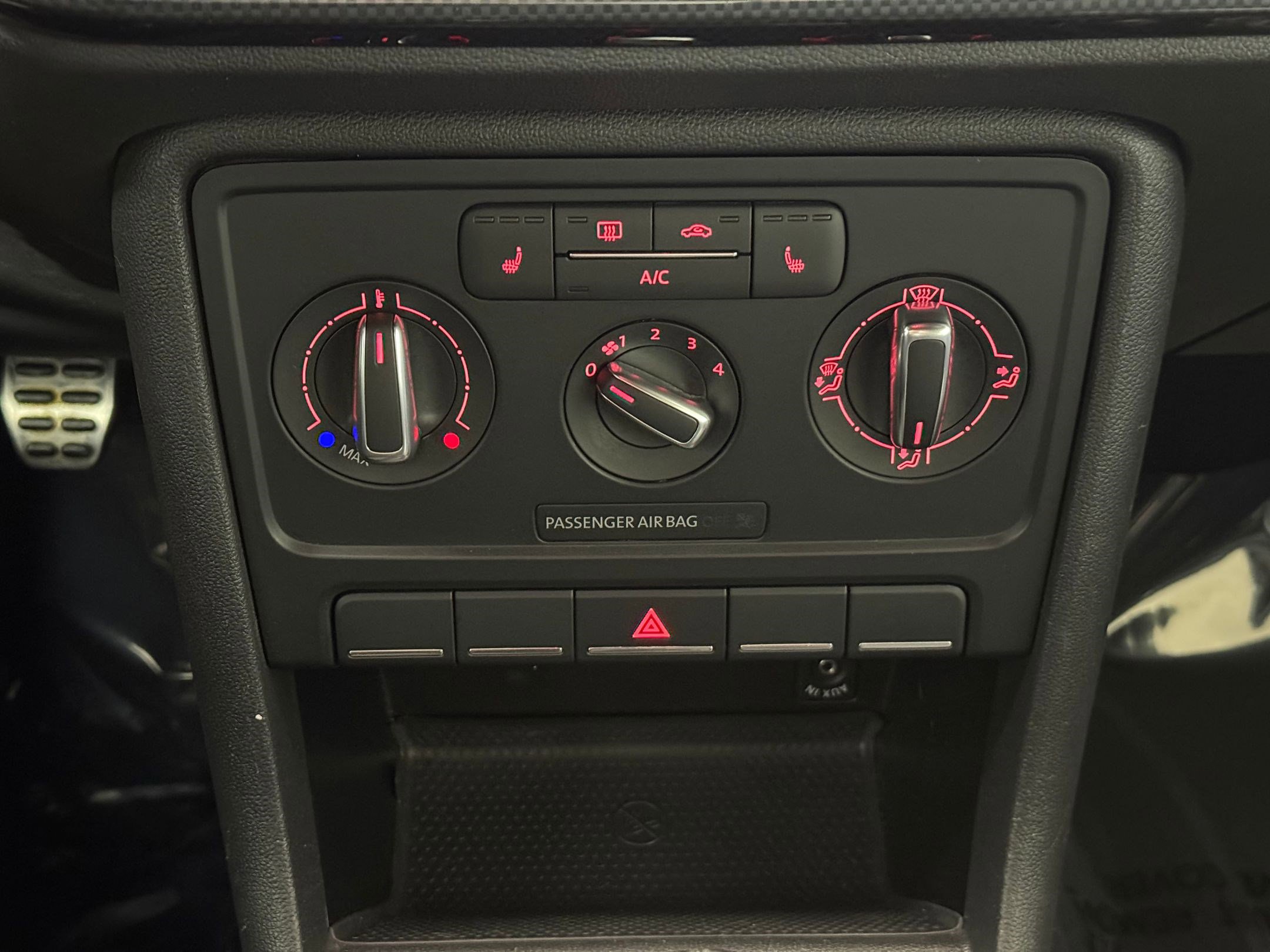 Used 2014 Volkswagen Beetle R-Line image 17