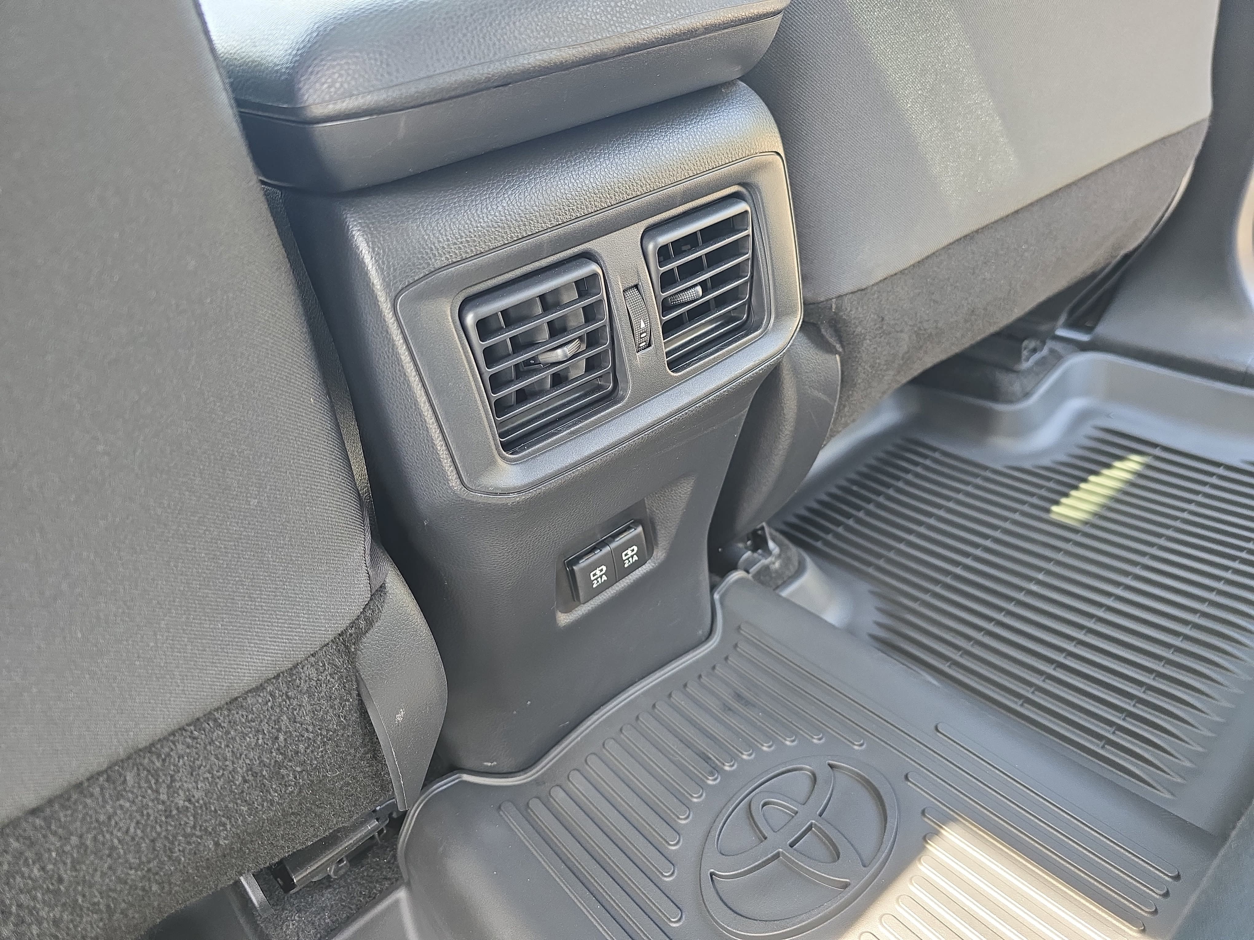Used 2021 Toyota RAV4 XLE w/ Convenience Package image 14