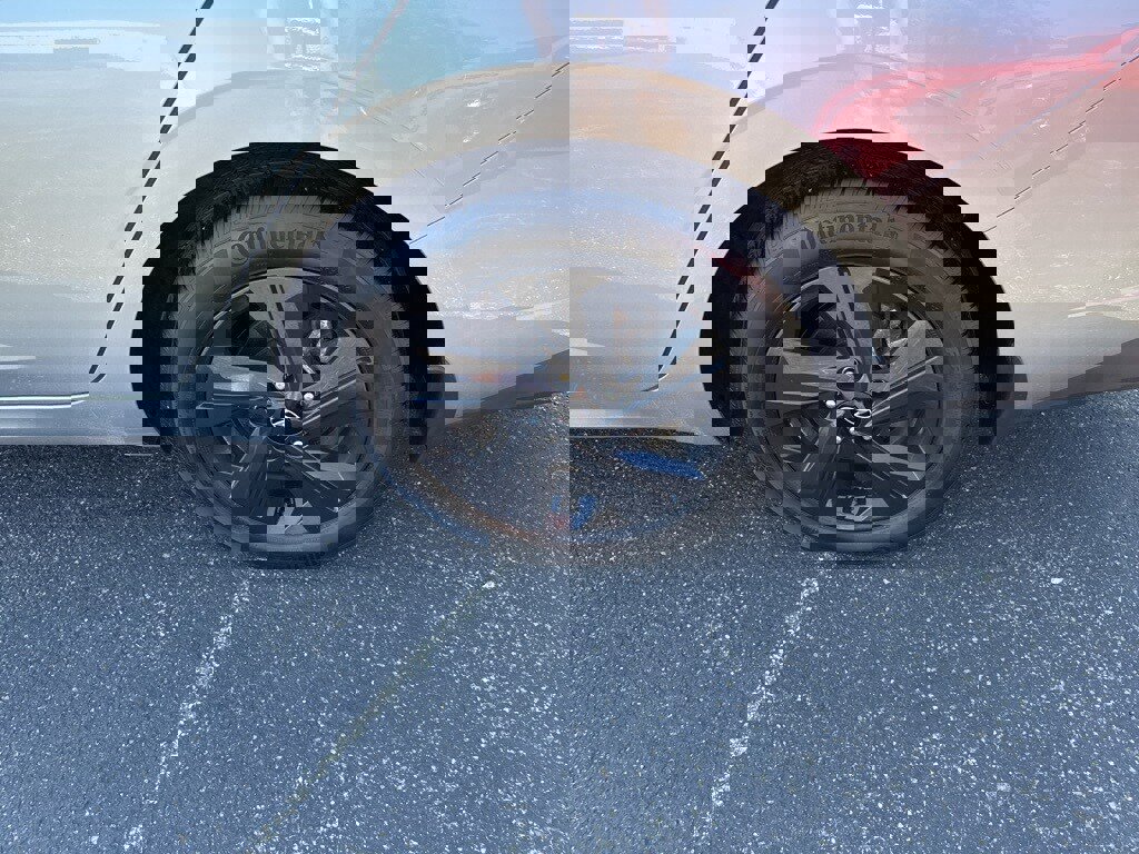 Used 2023 Hyundai Elantra SEL image 11