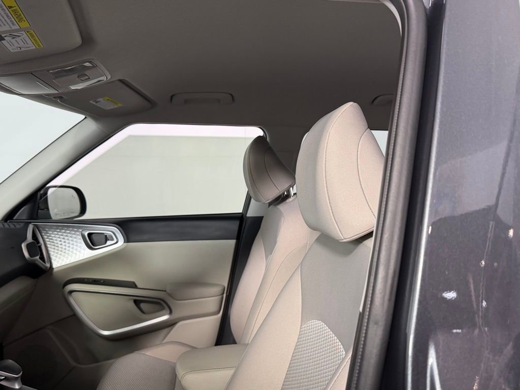 Used 2025 Kia Soul LX image 23