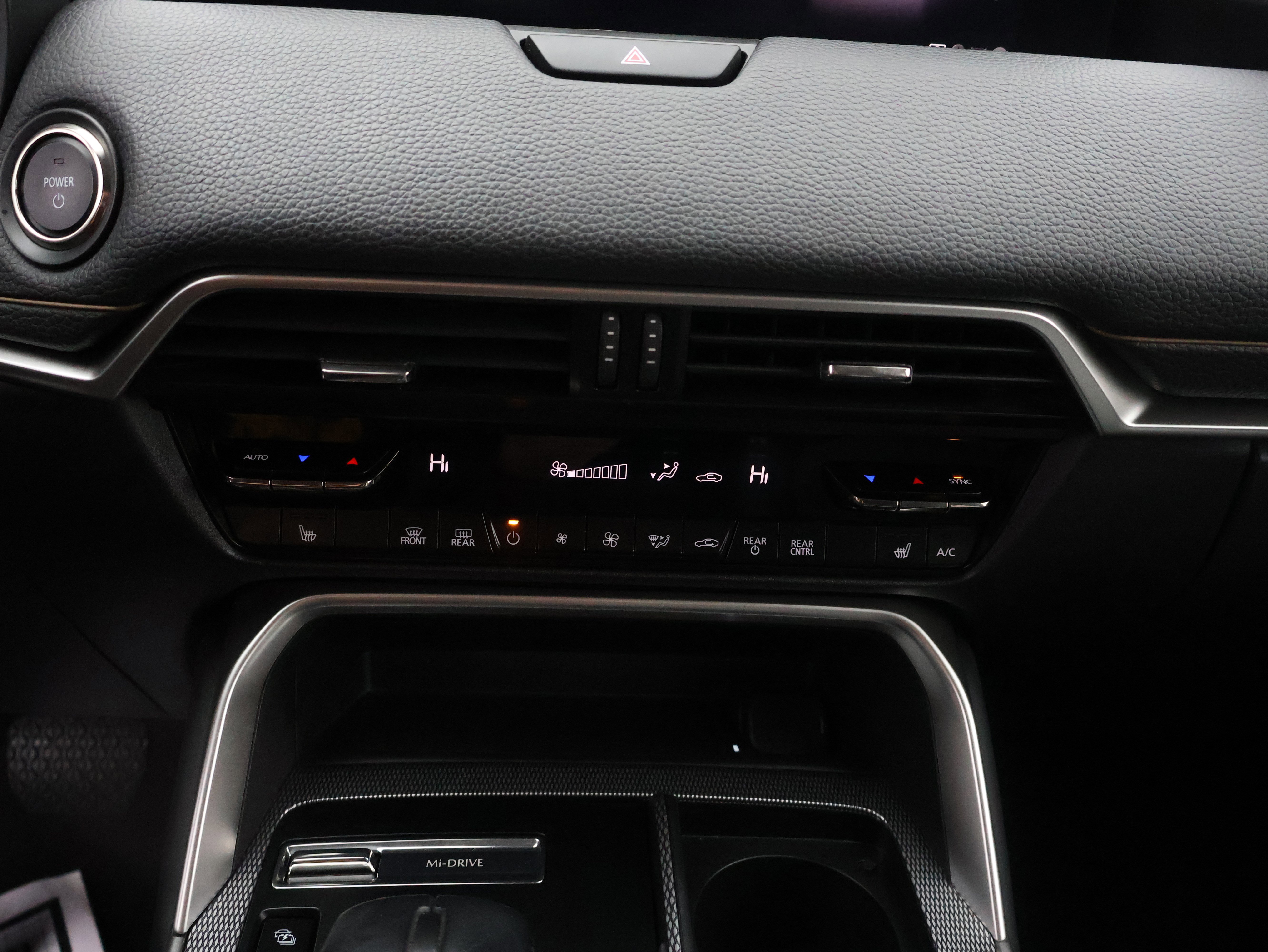 Certified 2025 MAZDA CX-70 Plug-In Hybrid w/ Premium Pkg AWD/4WD image 25
