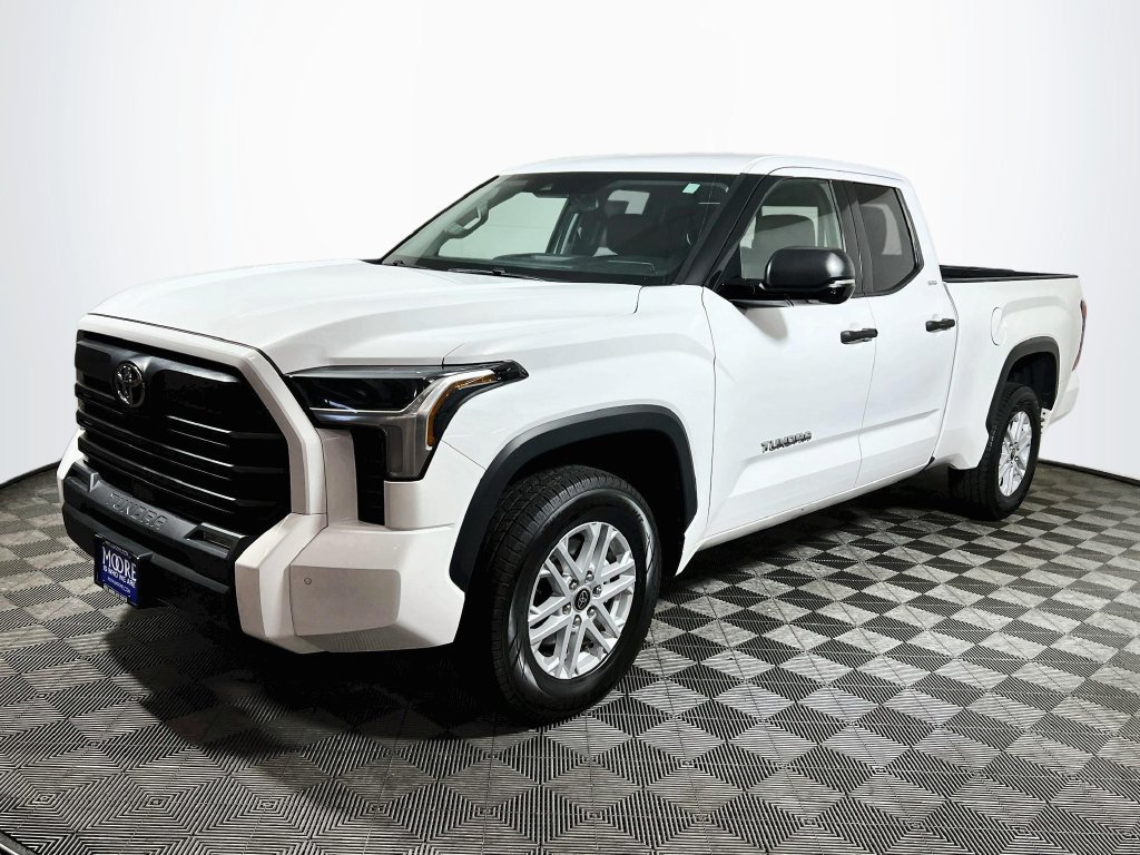 Certified 2022 Toyota Tundra SR5 w/ SR5 Convenience Package RWD image 3