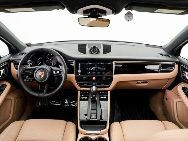 Certified 2025 Porsche Macan image 23