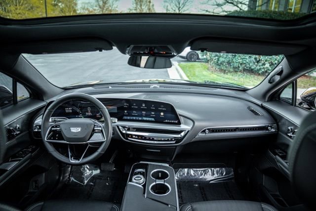 Used 2024 Cadillac Lyriq Tech image 24