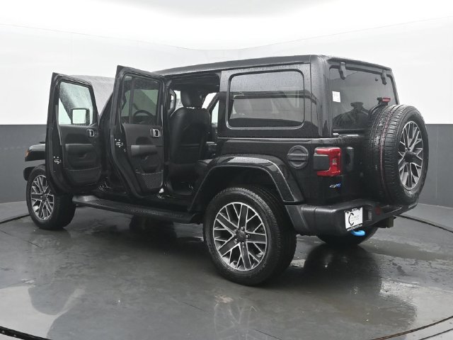 Used 2023 Jeep Wrangler Unlimited Sahara w/ Cold Weather Group AWD/4WD image 56