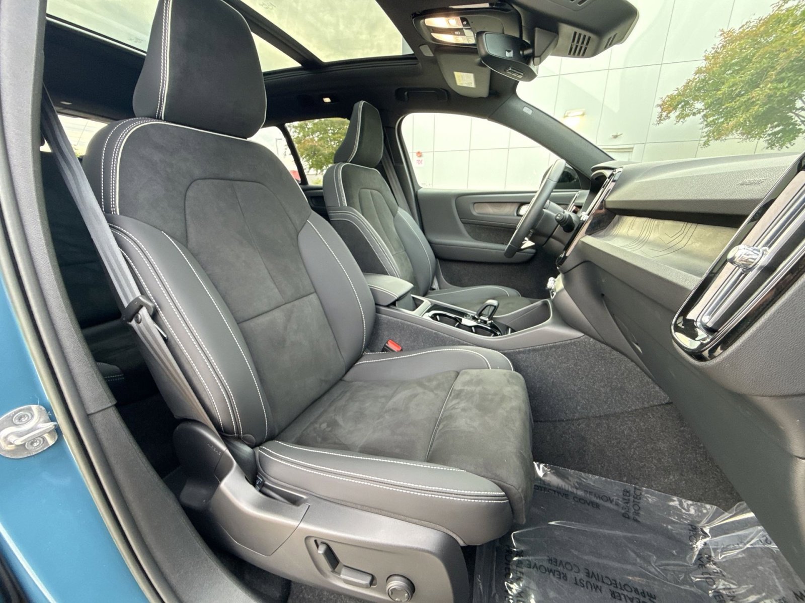 Used 2023 Volvo XC40 Recharge Ultimate AWD/4WD image 48