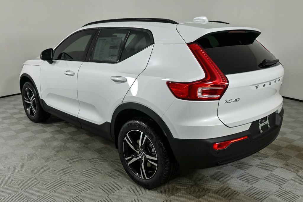 Certified 2026 Volvo XC40 B5 Core w/ Climate Package image 4