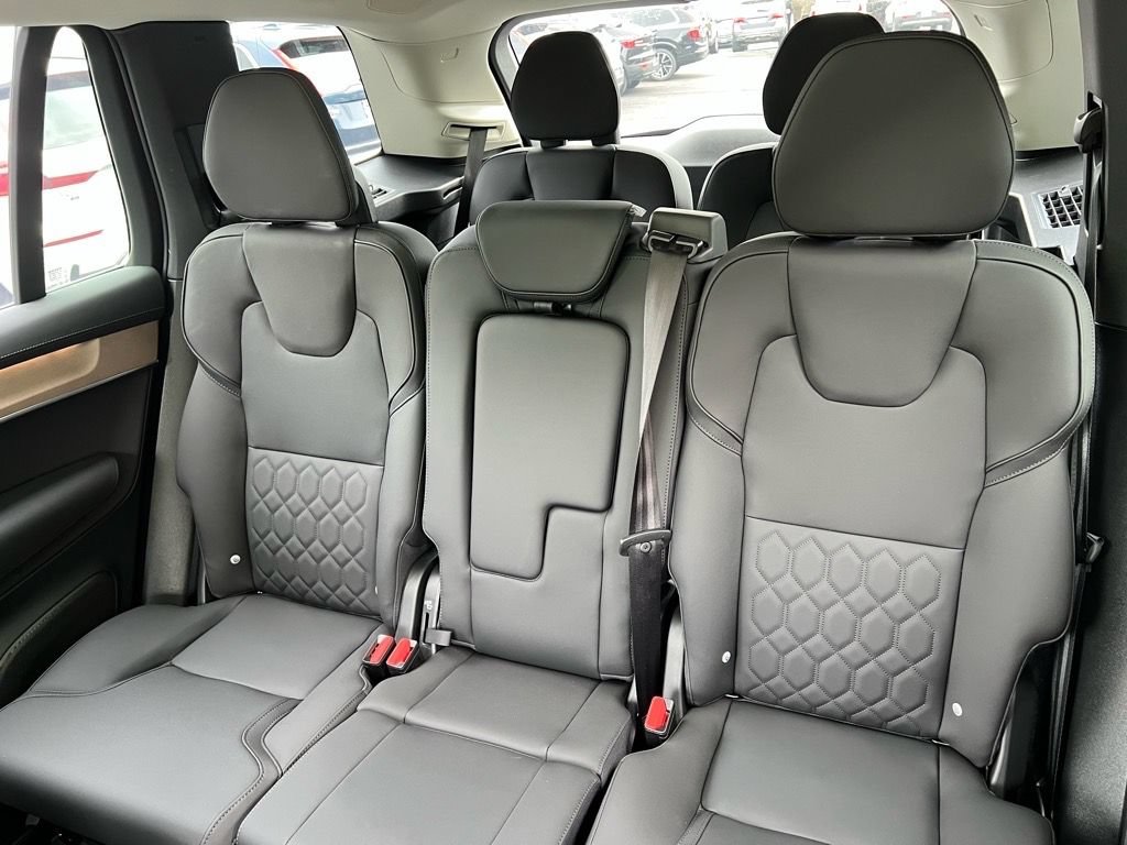 New 2026 Volvo XC90 B6 Plus w/ Protection Package Premier AWD/4WD image 21